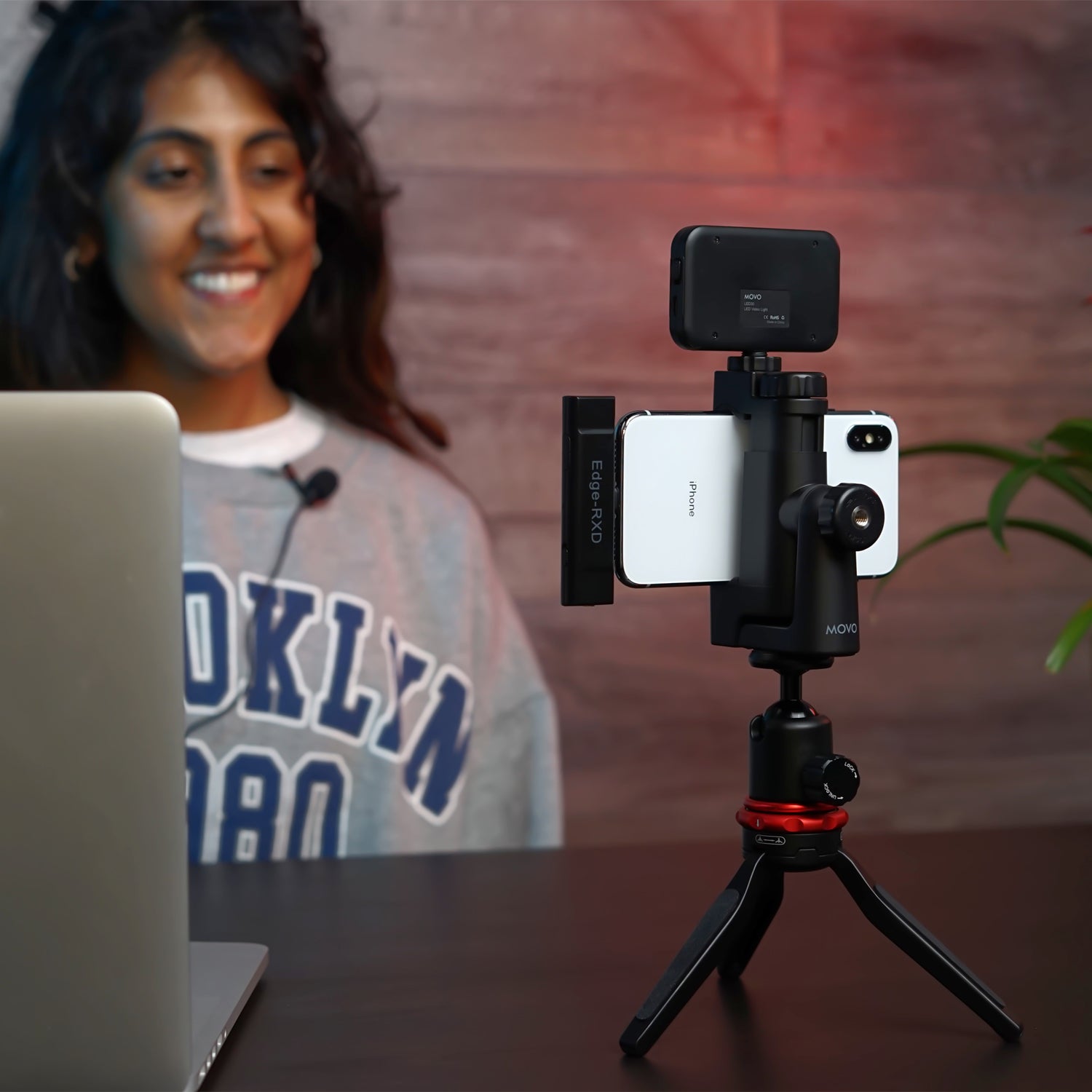 iVlog DI DUO | Smartphone Kit W/ Dual Wireless Mic, Light, + More - Movo